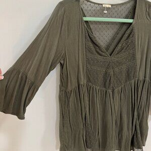 Flowy Textured Green Hollister Blouse